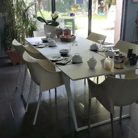 La Closerie Aux Violettes - Bed and Breakfast